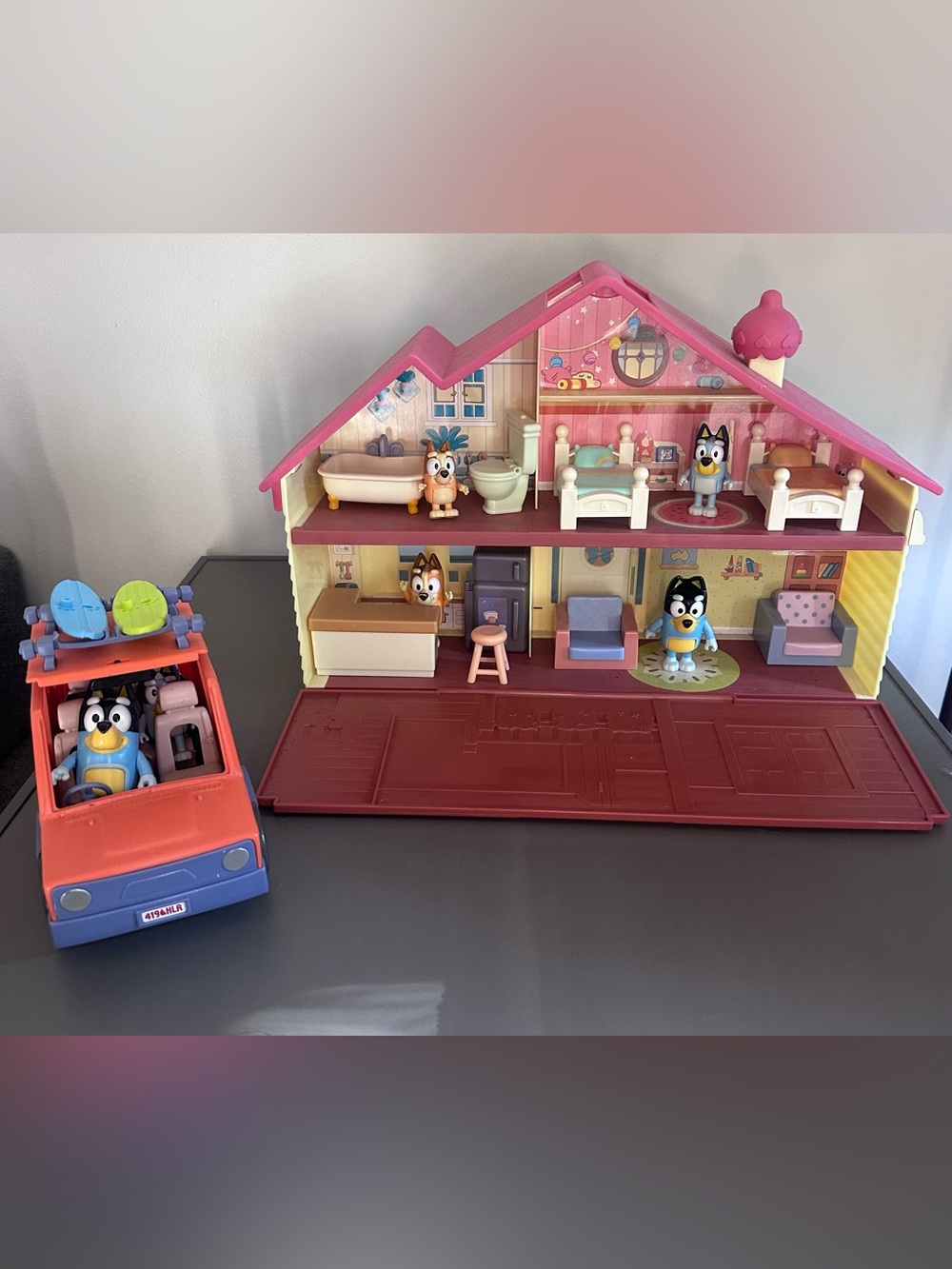 Bluey Family Home Playset Heeler House With Car Figures And Accessories
